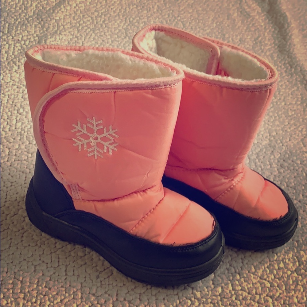 Girls snow boots!
